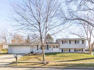 1348 Clark Dr, Cedar Falls, IA 50613