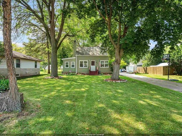 1427 Oak St, Oshkosh, WI 54901