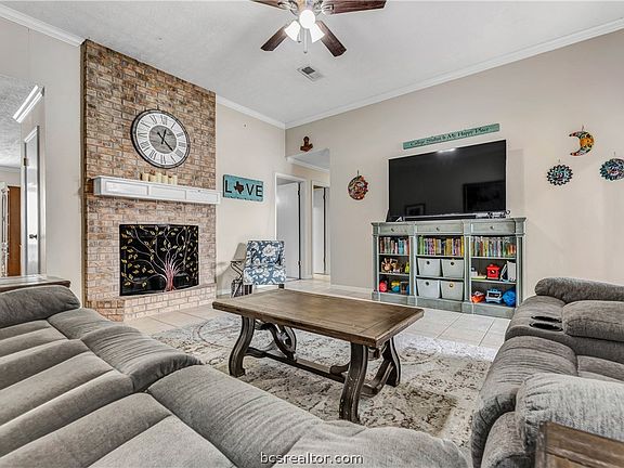 4th image of 1802 Francis Cir
