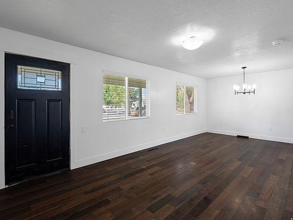 3rd image of 1811 Shepard Ln