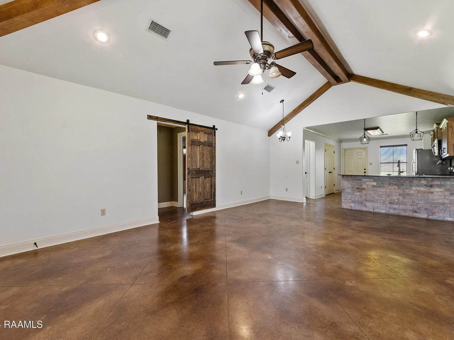 3 bed, 1300 sqft, $1,550 — Photo 3