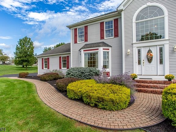 4th image of 25 Farmhouse Rd
