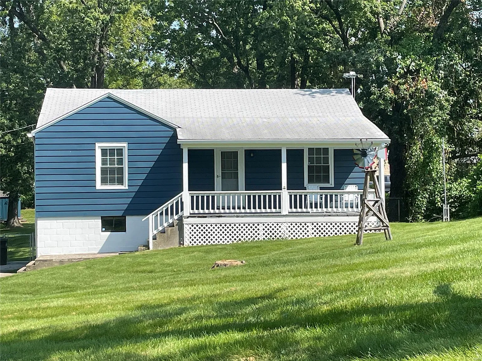 710 Crestwood Dr photo 1