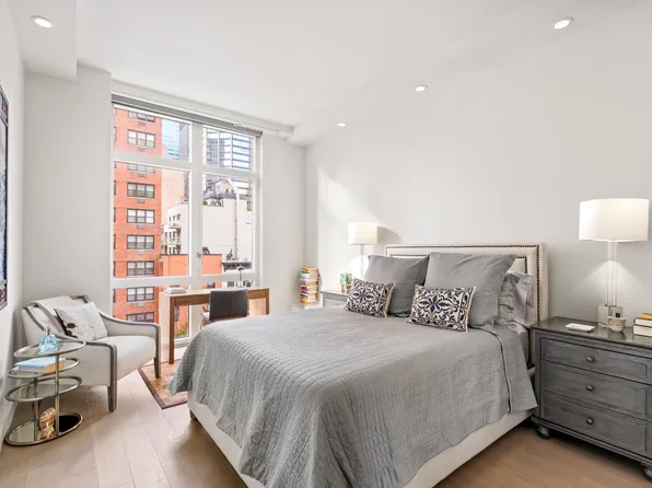 305 East 51st Street image 6 of 15