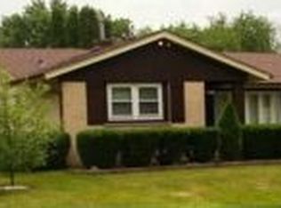 1158 Hartford Ln, Elk Grove Village, IL 60007