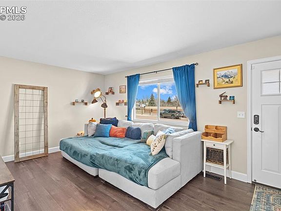 4th image of 1660 Winnebago Rd