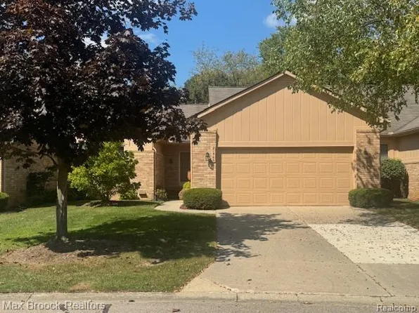 21560 River Ridge Ct #209, Farmington, MI 48335