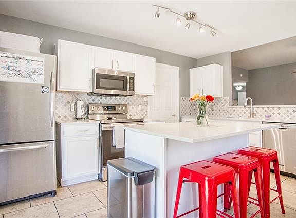 4th image of 825 Brandi Cir