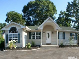 4976 Express Dr S, Ronkonkoma, NY 11779