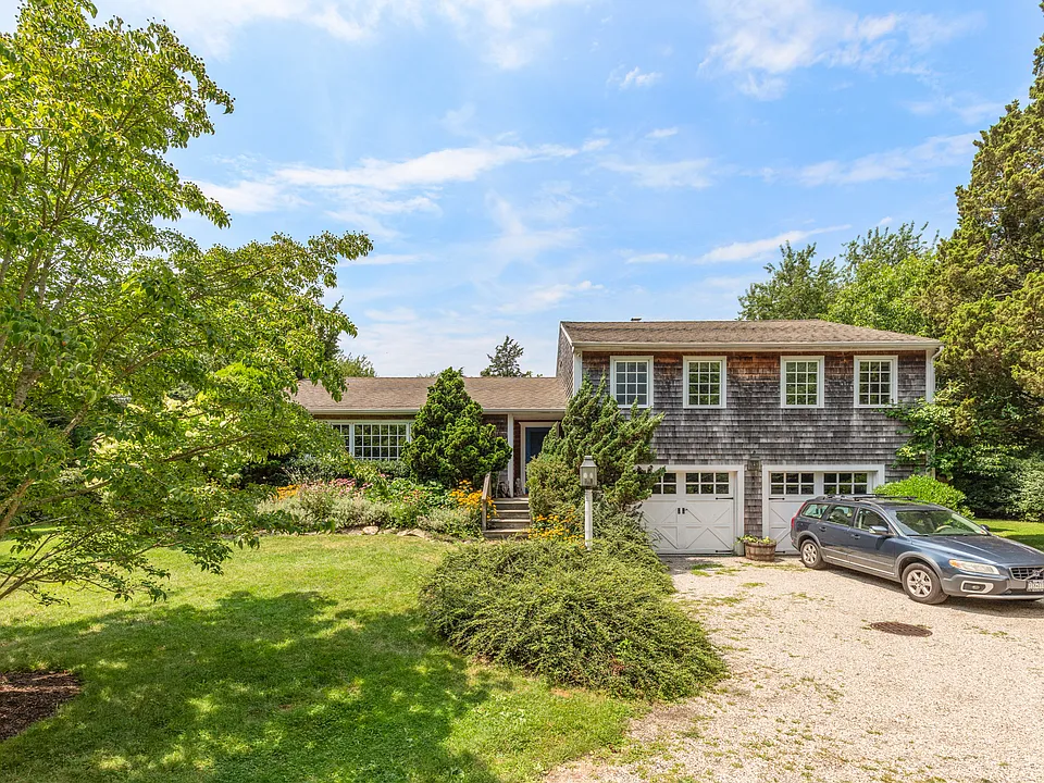 379 Ferry Rd