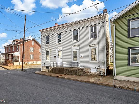 3rd image of 211 Washington St