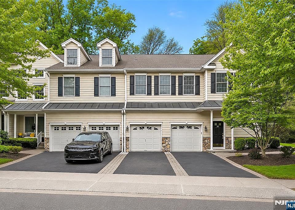 1st image of 25 Woods Edge Rd