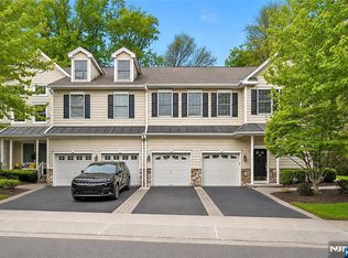 25 Woods Edge Rd, Old Tappan, NJ 07675