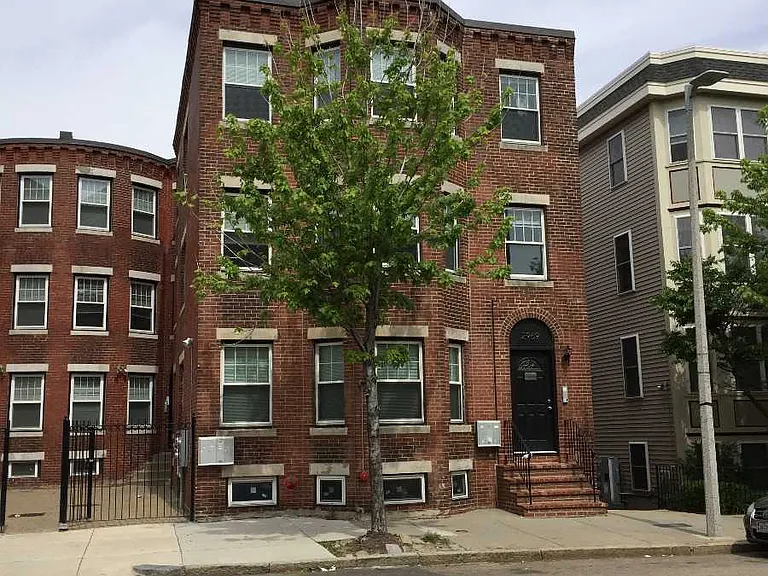 Washington St — Photo 2