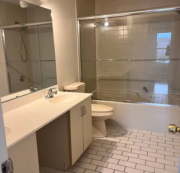 2700 Bedford St #O — Photo 10