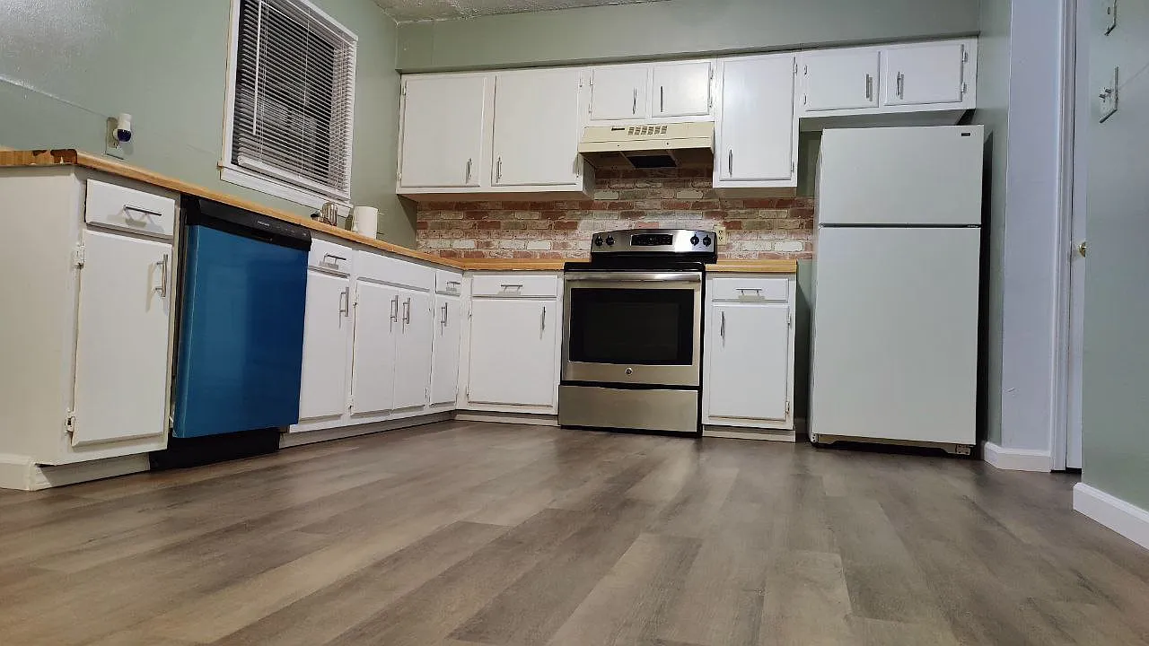 2 bed, 1.5 bath, 1260 sqft, $1,200 — Photo 4