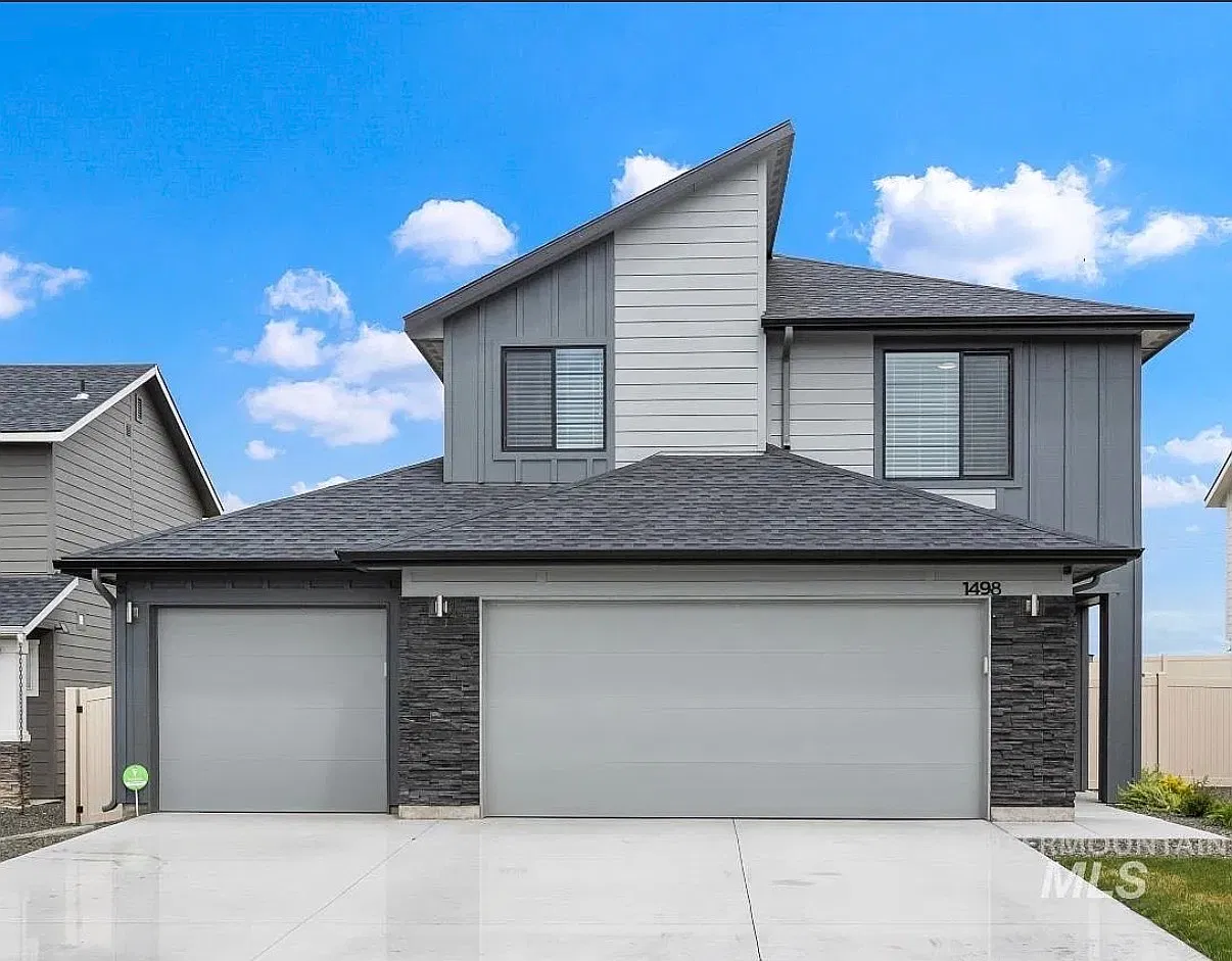 4 bed, 2.5 bath, 2190 sqft, $2,850 — Photo 1