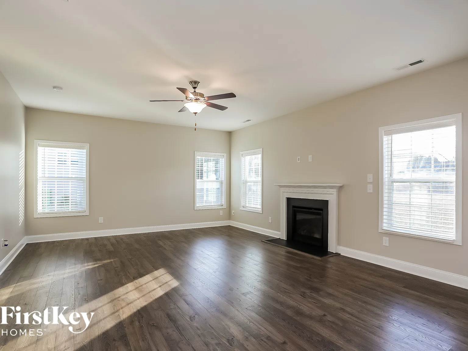 4 bed, 2.5 bath, 3411 sqft, $3,200 — Photo 3