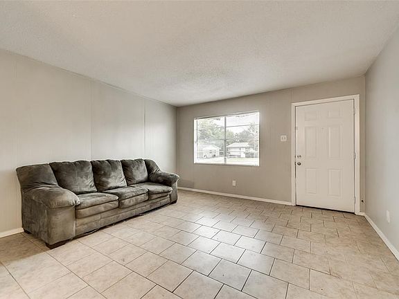 3rd image of 1516 Melanie Ln