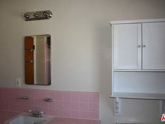 3rd image of 8528 Cashio St