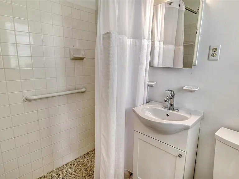 2309 Lynn St — Photo 23