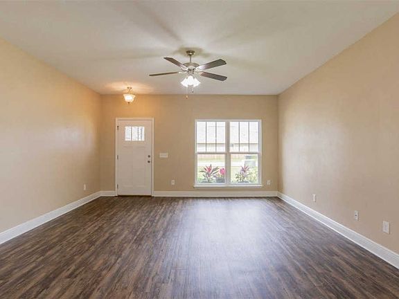 3rd image of 5732 Blackhorse Cir