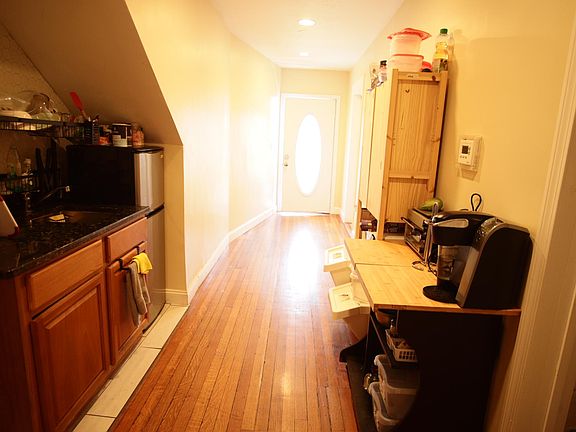 5th image of 1830 Hyde Park Ave #1