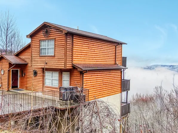 943 Crooked Ridge Rd, Gatlinburg, TN 37738