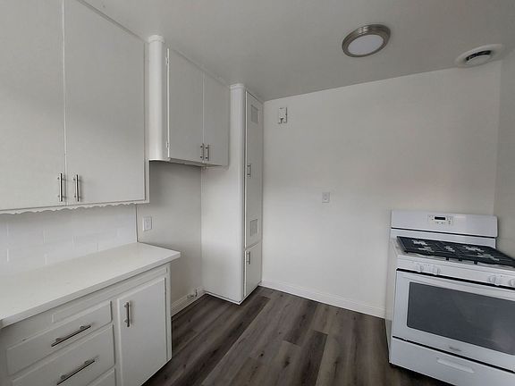 5th image of 2160-2178 N Magnolia Ave #2176