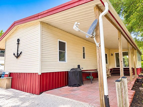 3rd image of 3032 Linford Ln