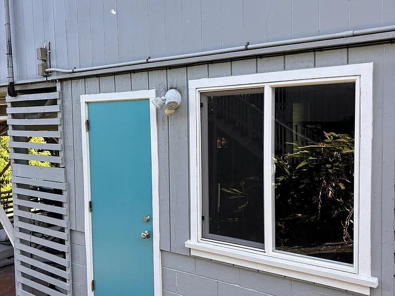 Private entrance below main house