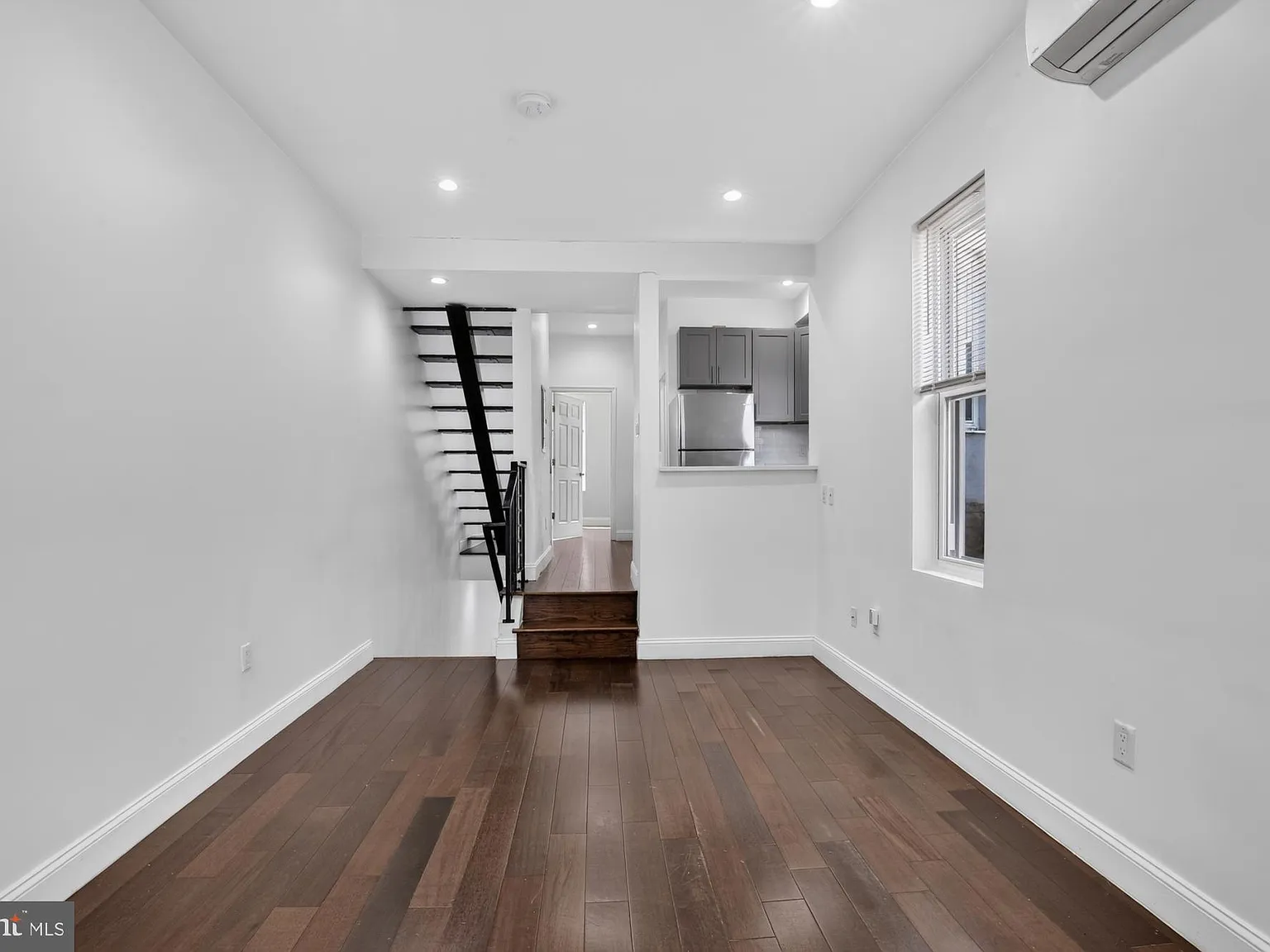 3 bed, 2.0 bath, 1620 sqft, $1,995 — Photo 3