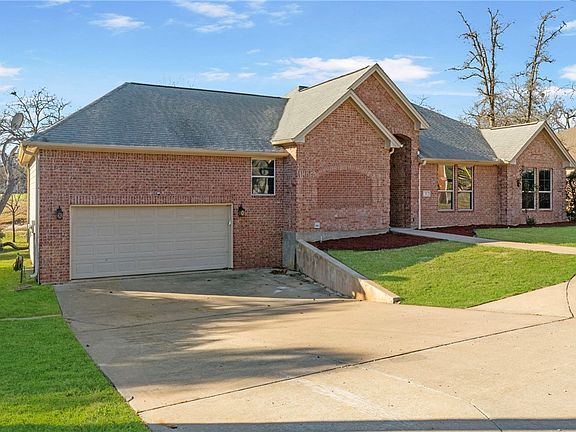 3rd image of 11 Arnold Palmer Ln