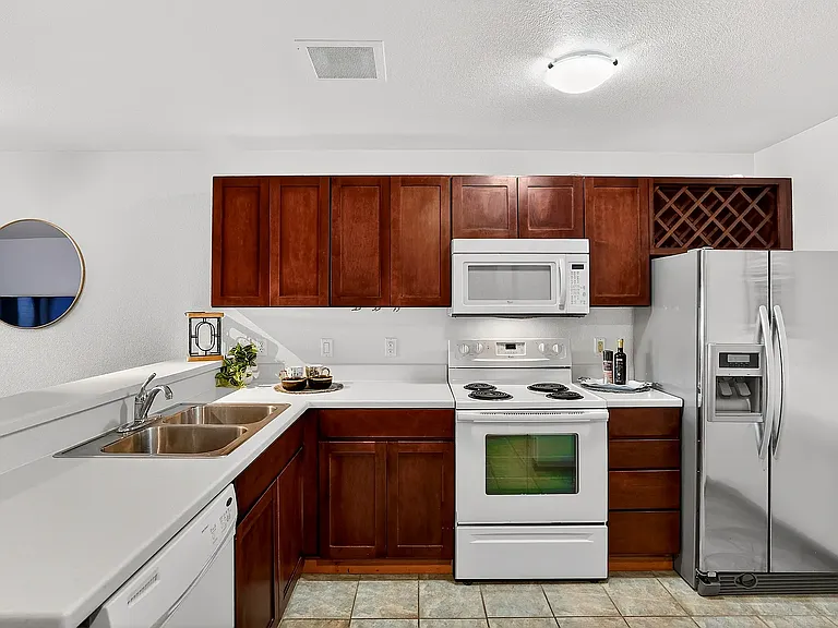 910 NW Naito Pkwy #I18 — Photo 11