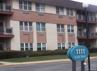 1111 River Rd APT D12, Edgewater, NJ 07020