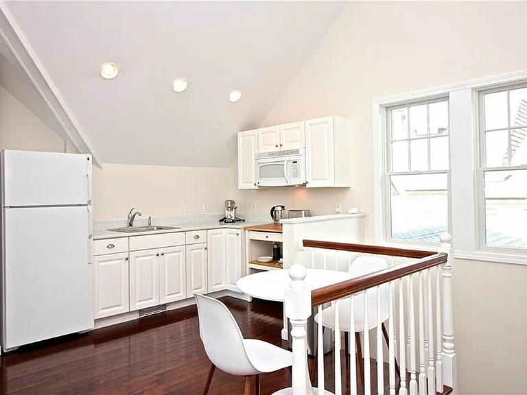 190 Coggeshall Ave — Photo 41
