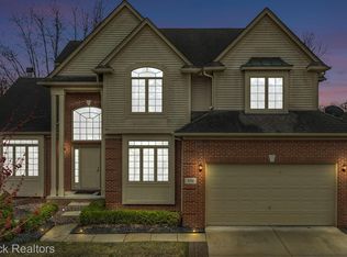 170 Liza Ln, Commerce Township, MI 48382