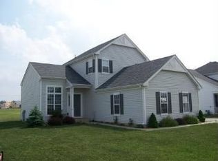 2001 Serenity Ln, Woodstock, IL 60098