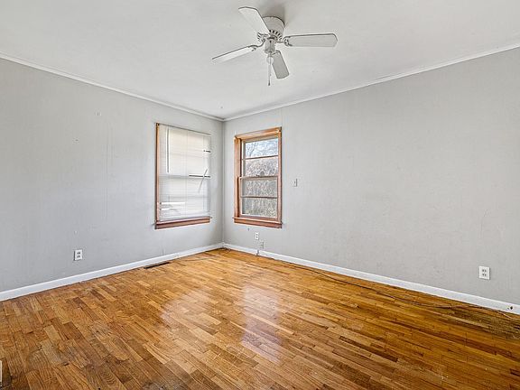 5th image of 800 N Franklin St