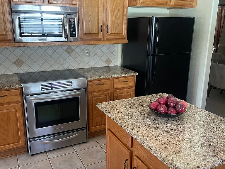 220 E Creekview Dr — Photo 14