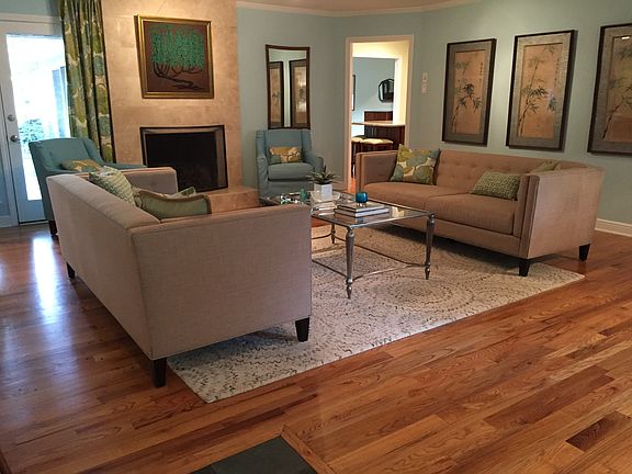 Living space as you walk in