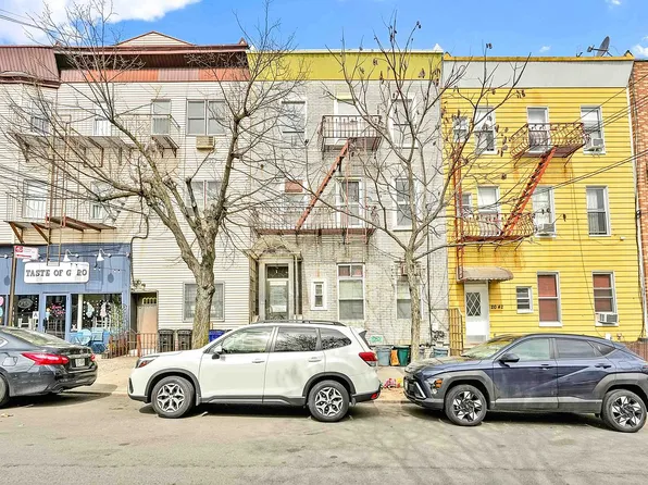 20-44 42nd St #6FAM, Astoria, NY 11105