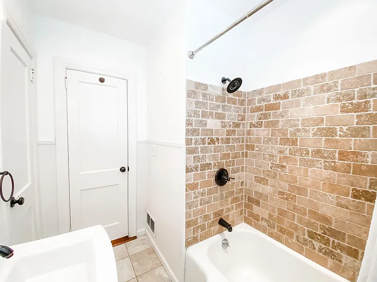 218 Malaga Ave — Photo 14