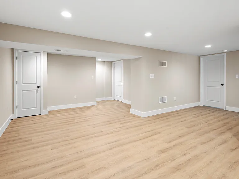 2628 Linden Pl — Photo 16