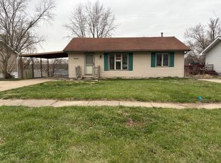 8326 Warren Dr, Des Moines, IA 50320