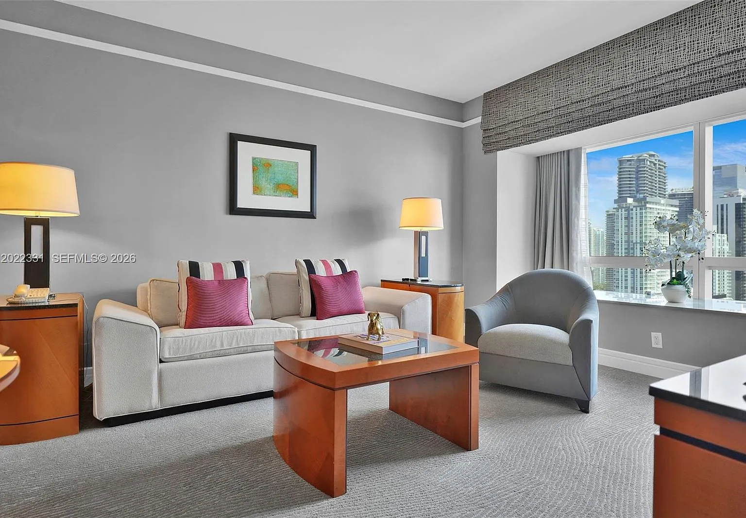 Millennium Tower Condomin — Photo 3