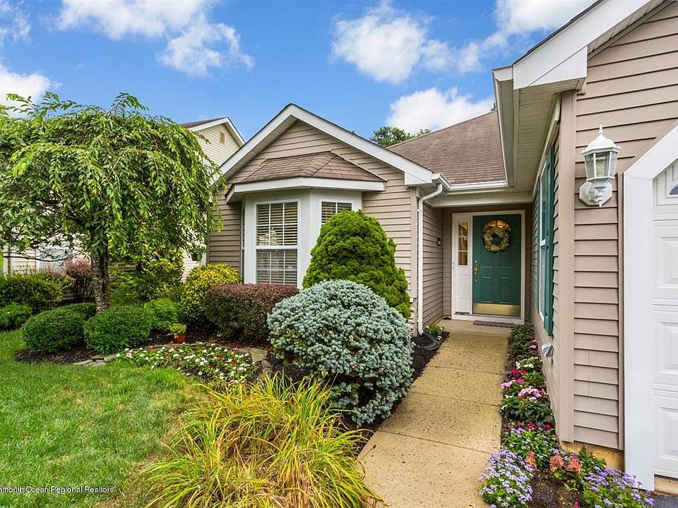 1st image of 49 Rosewood Dr