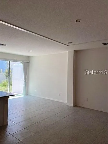3 bed, 2.5 bath, 1650 sqft, $2,050 — Photo 3