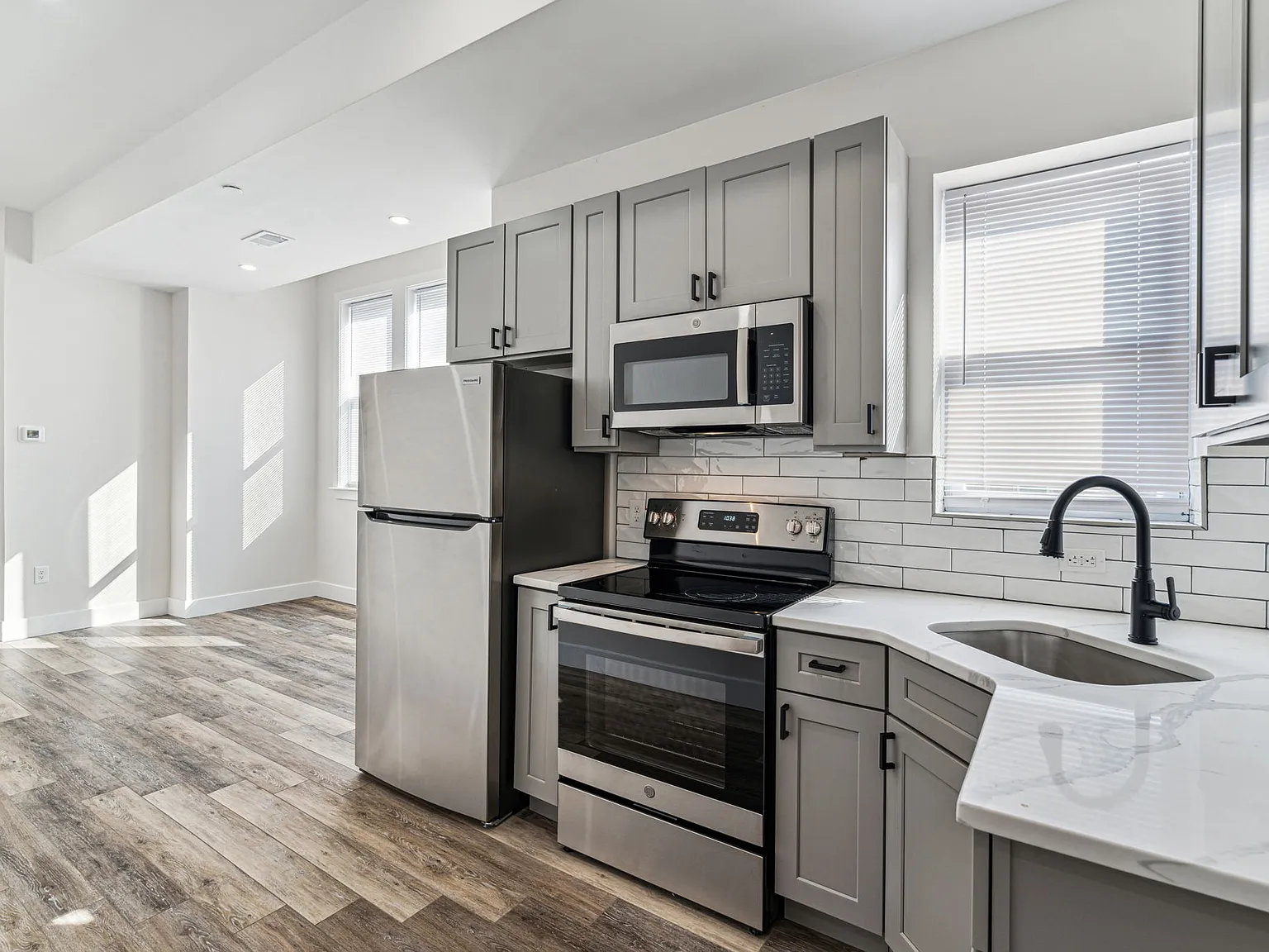 3 bed, 1200 sqft, $1,575 — Photo 2