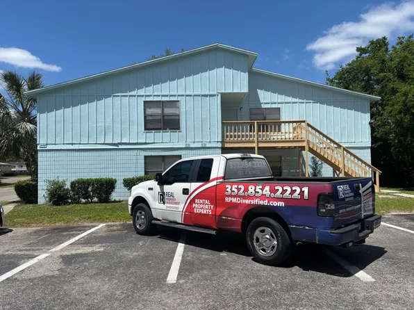 Van - 2404 (MU 63), 2404 SW 31st Pl #5, Gainesville, FL 32608